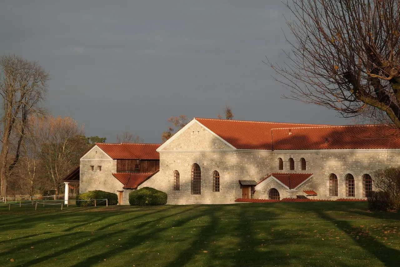 Metal Roofing Panels: Durability, Style, Savings